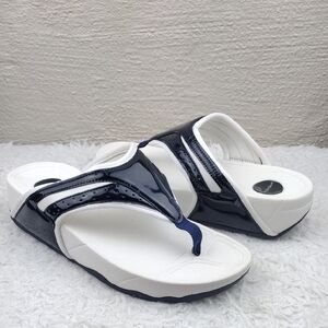 Comfortview Sporty White Blue Accent Thong Round Toe Slip On Wedge Heel Sandal